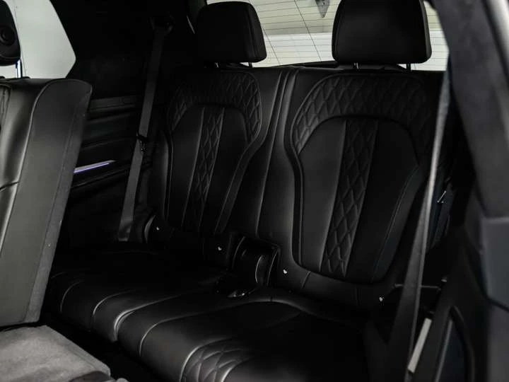 BMW X7 XDrive40i M SPORT 7-PASS HUD 360CAM CRISTAL SHIFTE, снимка 16 - Автомобили и джипове - 53604211