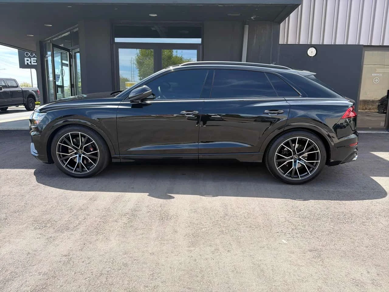 Audi SQ8 * CARFAX * ДИСТРОНИК * ХЕД-ЪП * 360 КАМЕРА * , снимка 2 - Автомобили и джипове - 54967806