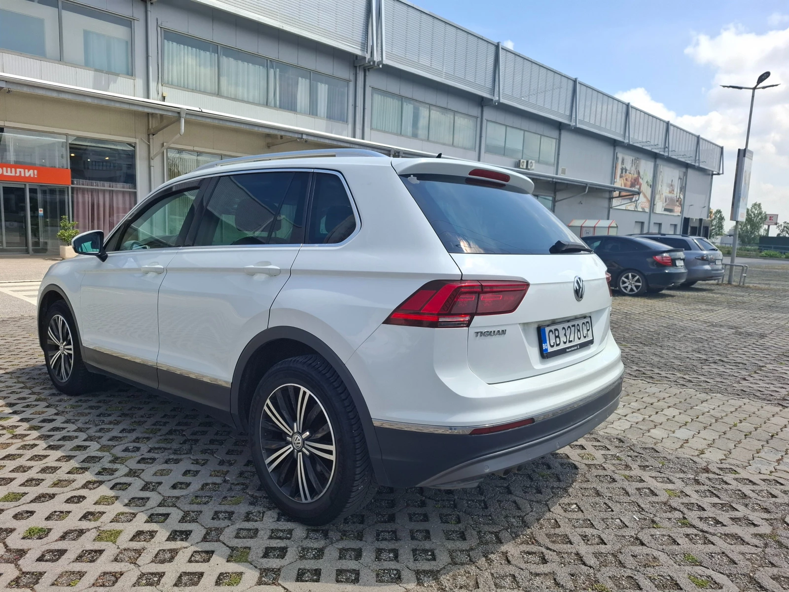 VW Tiguan, снимка 4 - Автомобили и джипове - 55149830