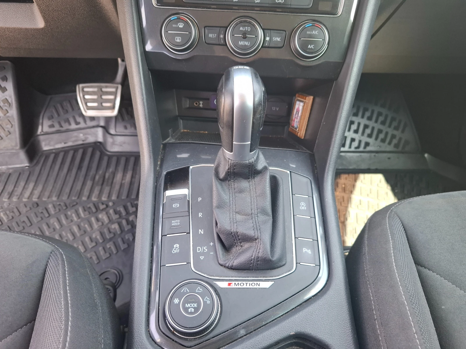 VW Tiguan, снимка 13 - Автомобили и джипове - 55149830
