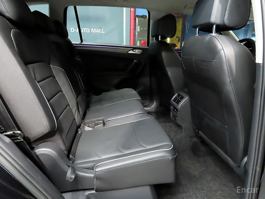 VW Tiguan PRESTIGE* ОБДУХВАНЕ* ДИСТРОНИК* ХЕДЪП* 360КАМЕРА* , снимка 14 - Автомобили и джипове - 55973479