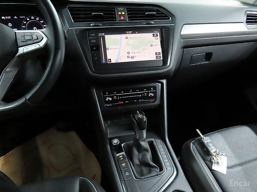 VW Tiguan PRESTIGE* ОБДУХВАНЕ* ДИСТРОНИК* ХЕДЪП* 360КАМЕРА* , снимка 7 - Автомобили и джипове - 55973479