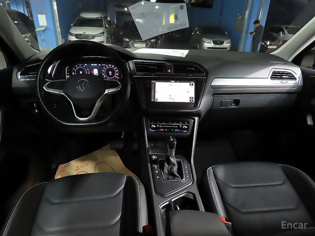VW Tiguan PRESTIGE* ОБДУХВАНЕ* ДИСТРОНИК* ХЕДЪП* 360КАМЕРА* , снимка 5 - Автомобили и джипове - 55973479