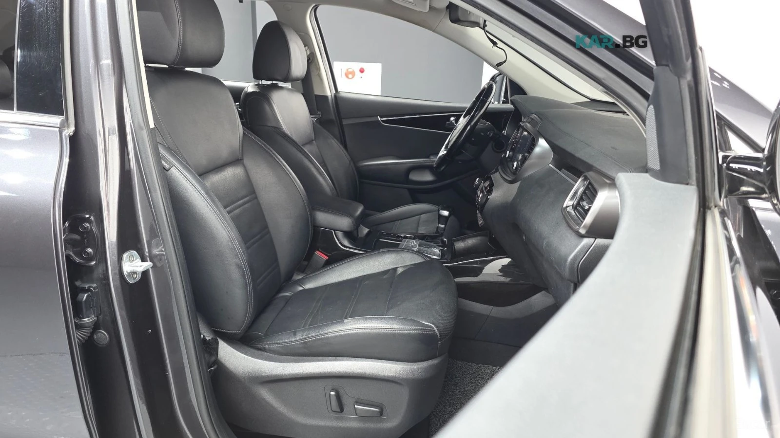 Kia Sorento 2.2d* Noblesse* КОЖА* ПОДГРЕВ* ОБДУХВАНЕ* КАМЕРА* , снимка 10 - Автомобили и джипове - 55978716