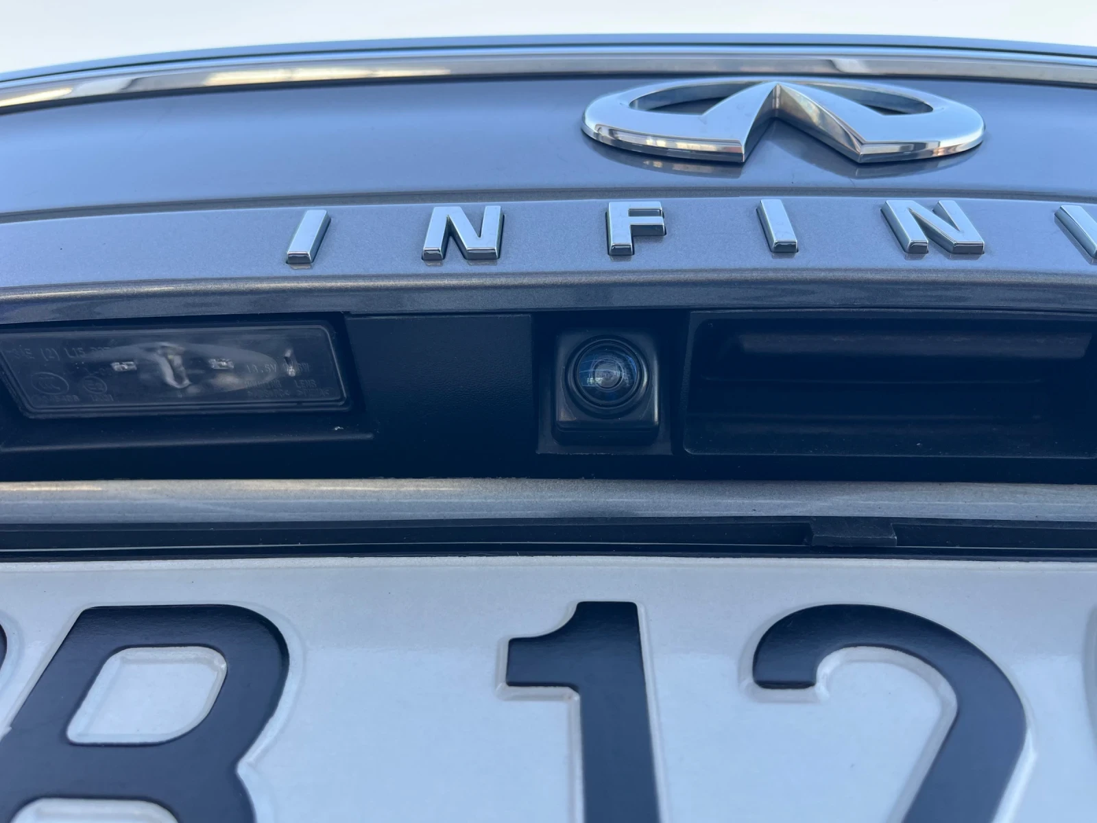 Infiniti Q30 94000км, снимка 11 - Автомобили и джипове - 56010069