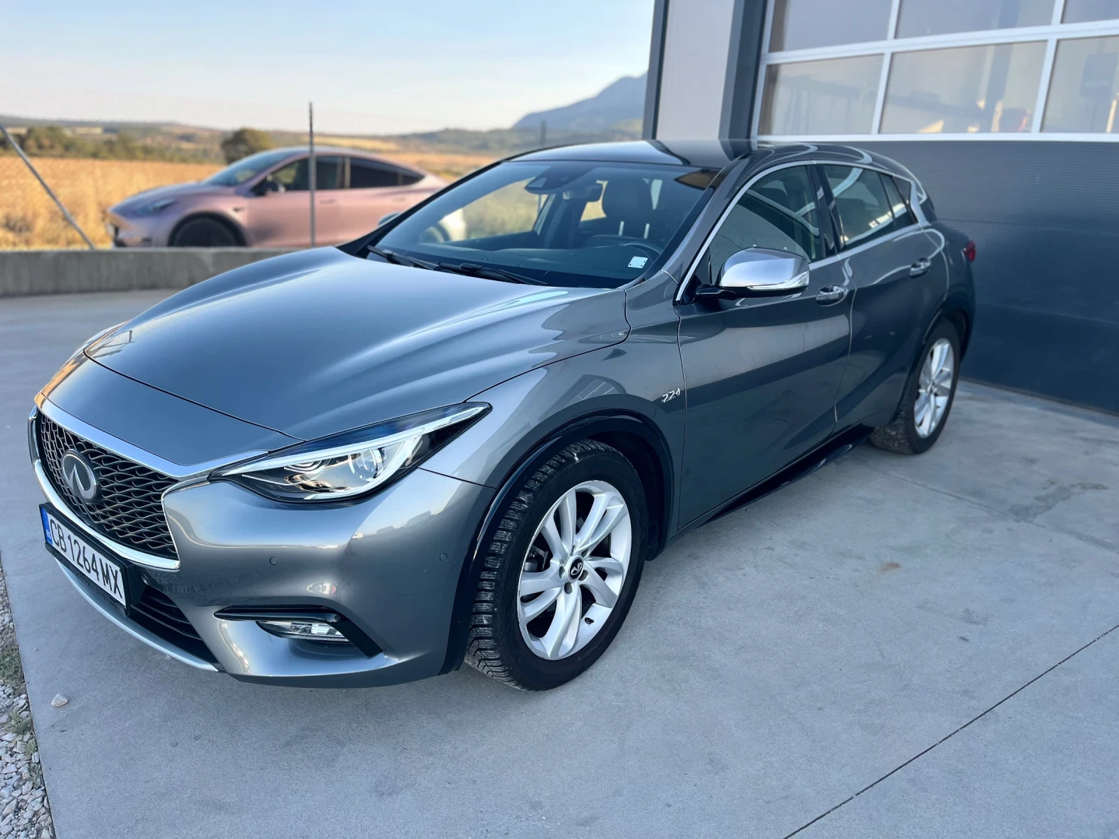 Infiniti Q30 94000км, снимка 2 - Автомобили и джипове - 56010069