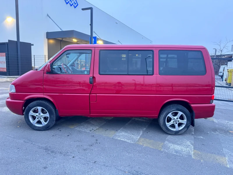 VW Multivan 2.5 TDI, снимка 8 - Бусове и автобуси - 53241265