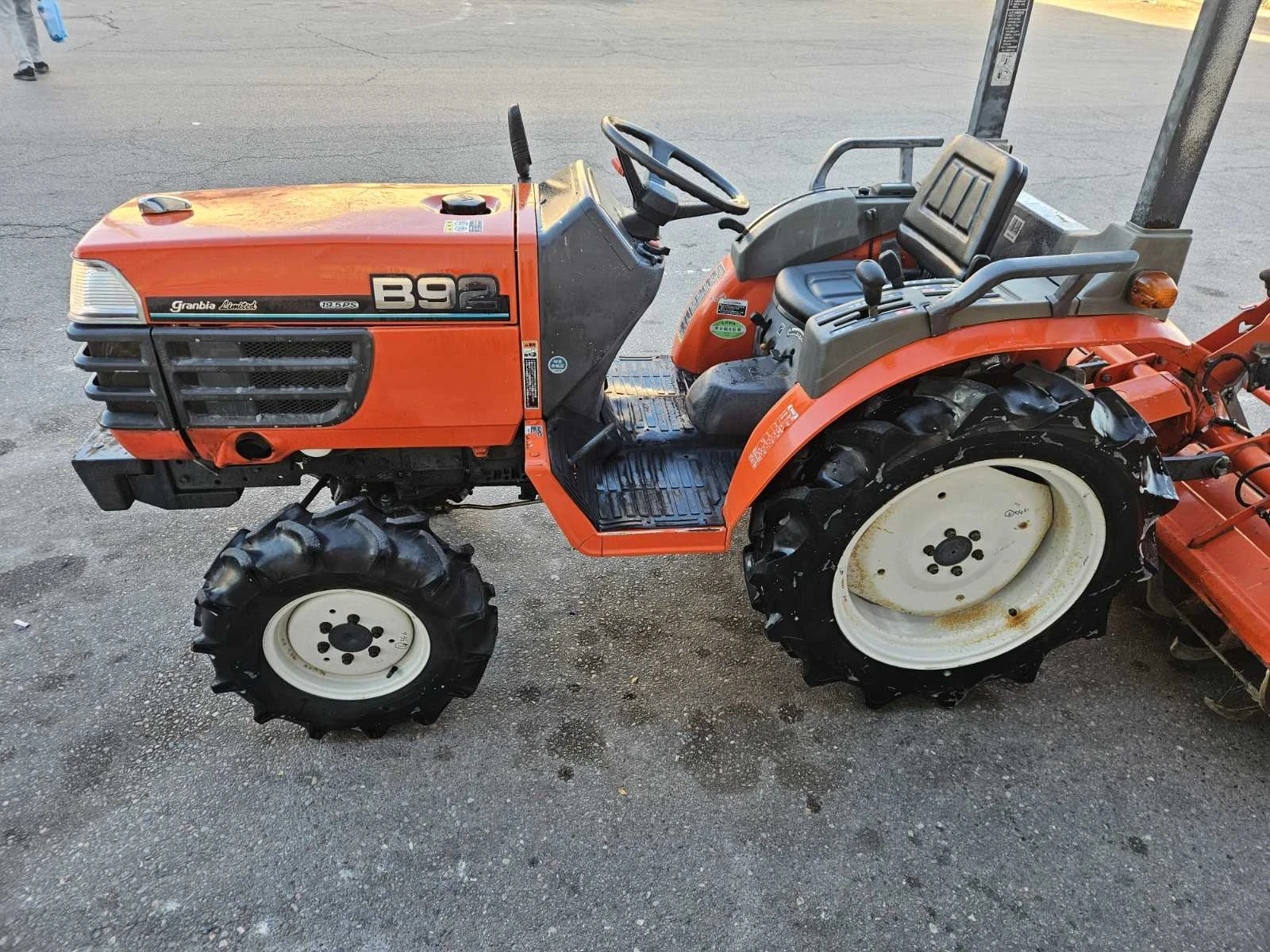 Трактор Yanmar KUBOTA-B92, 4x4 - изображение 4