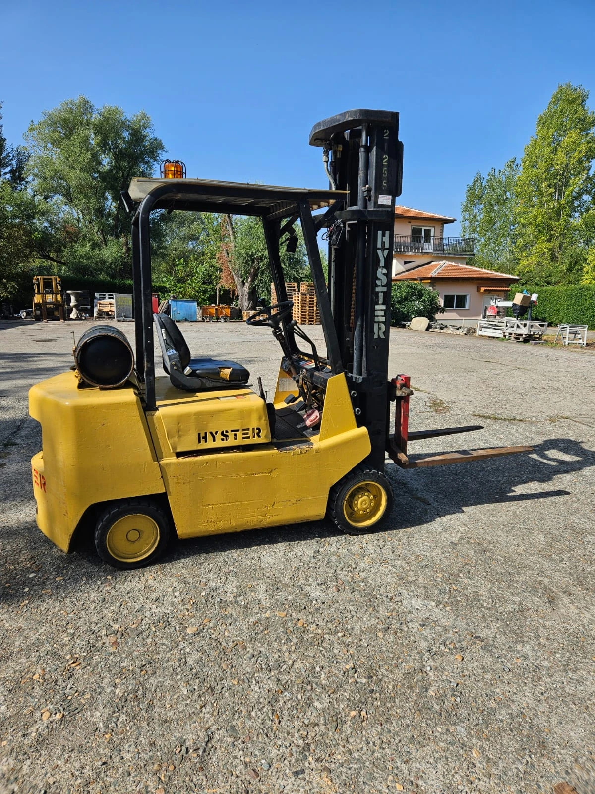 Мотокар Hyster 3т газ , вдига на 5.7м+ своб.ход , снимка 3 - Индустриална техника - 54239683