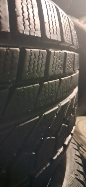 Гуми Всесезонни 235/50R18, снимка 2
