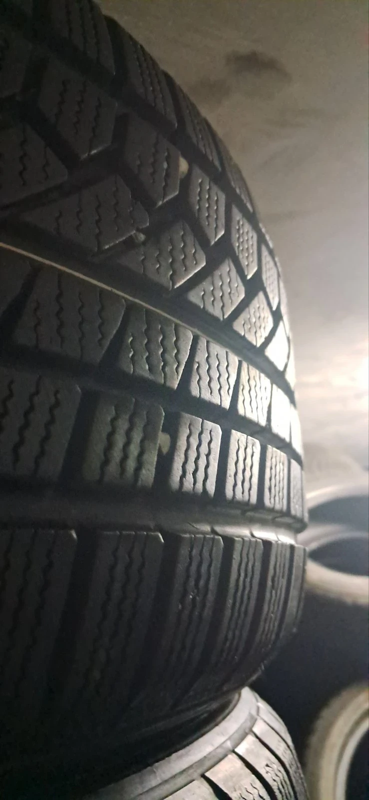 Гуми Всесезонни 235/50R18