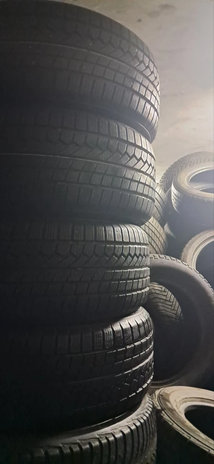 Гуми Всесезонни 235/50R18, снимка 4 - Гуми и джанти - 53734205