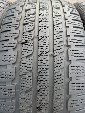 Гуми Зимни 225/40R19, снимка 2 - Гуми и джанти - 48250144