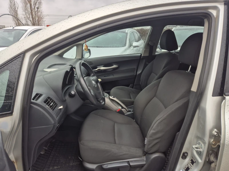 Toyota Auris 1.4D, снимка 7 - Автомобили и джипове - 48291659