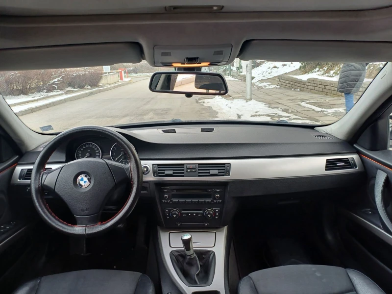 BMW 320 i, снимка 12 - Автомобили и джипове - 49001173