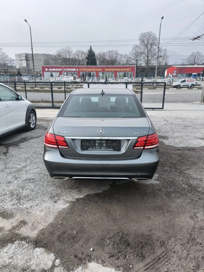 Mercedes-Benz E 300, снимка 3 - Автомобили и джипове - 49478809