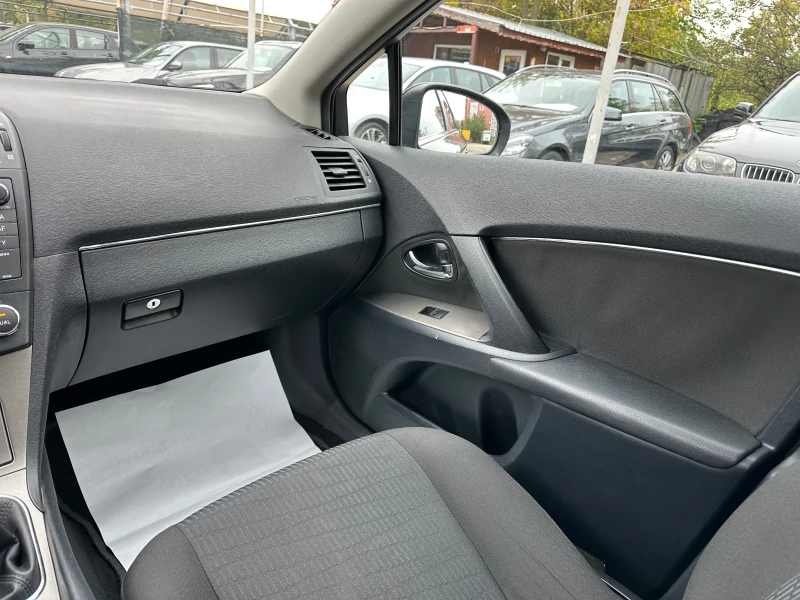 Toyota Avensis 2.0 D, снимка 15 - Автомобили и джипове - 52104083