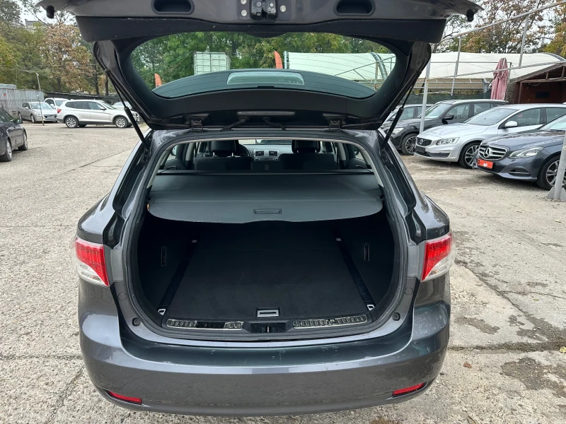 Toyota Avensis 2.0 D, снимка 11 - Автомобили и джипове - 52104083