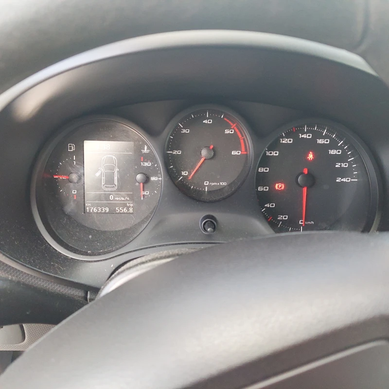 Seat Leon, снимка 6 - Автомобили и джипове - 53044249