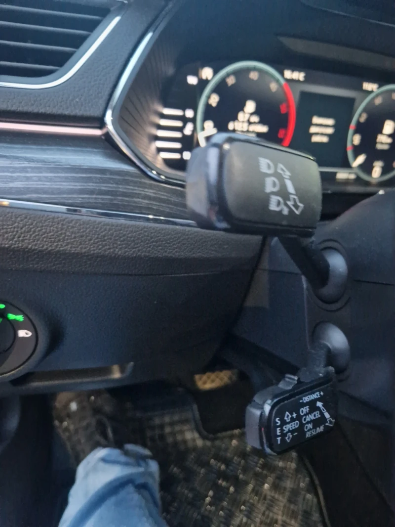 Skoda Superb 2.0 TDI 4X4, снимка 12 - Автомобили и джипове - 53373031