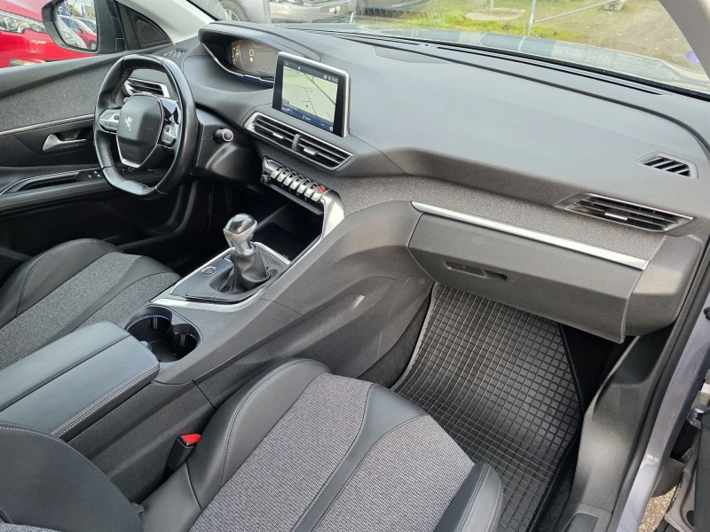 Peugeot 3008 1.2 PureTech Allure, снимка 9 - Автомобили и джипове - 53474092