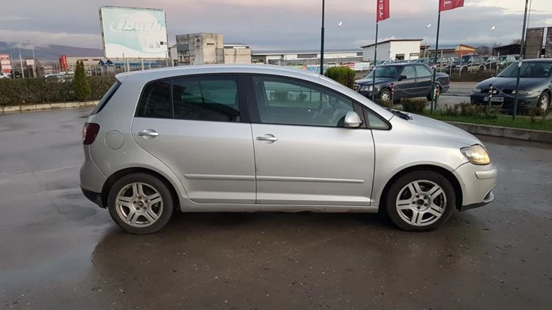 VW Golf Plus 1.6 FSI, снимка 3 - Автомобили и джипове - 34667377