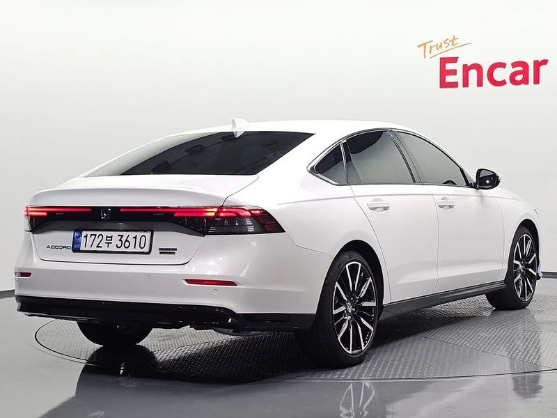 Honda Accord 2.0 Hybrid Touring| 204к.с.