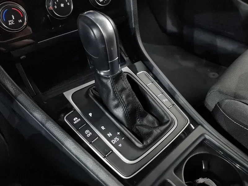 VW Golf Golf 7 1.6 TDI, снимка 9 - Автомобили и джипове - 56359572