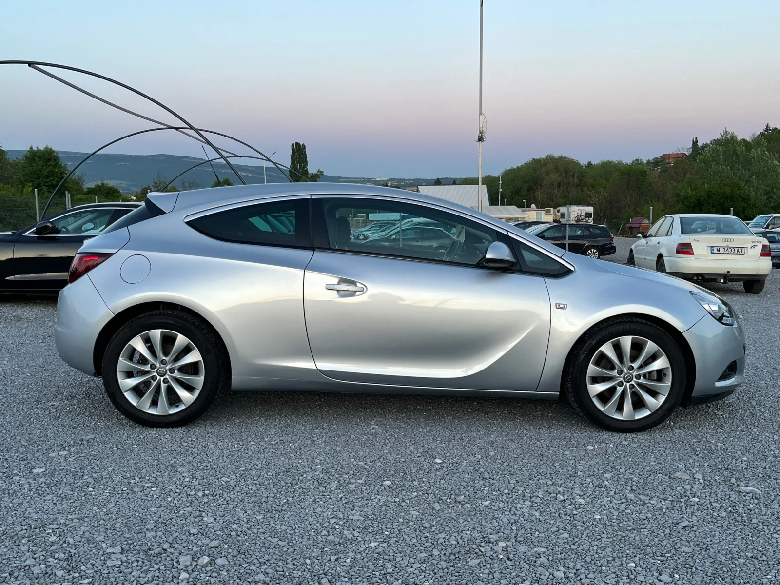 Opel Astra GTC - изображение 7