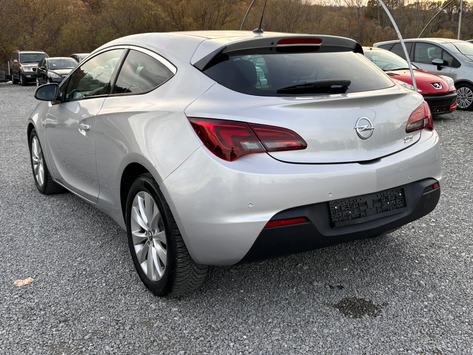 Opel Astra GTC - изображение 4