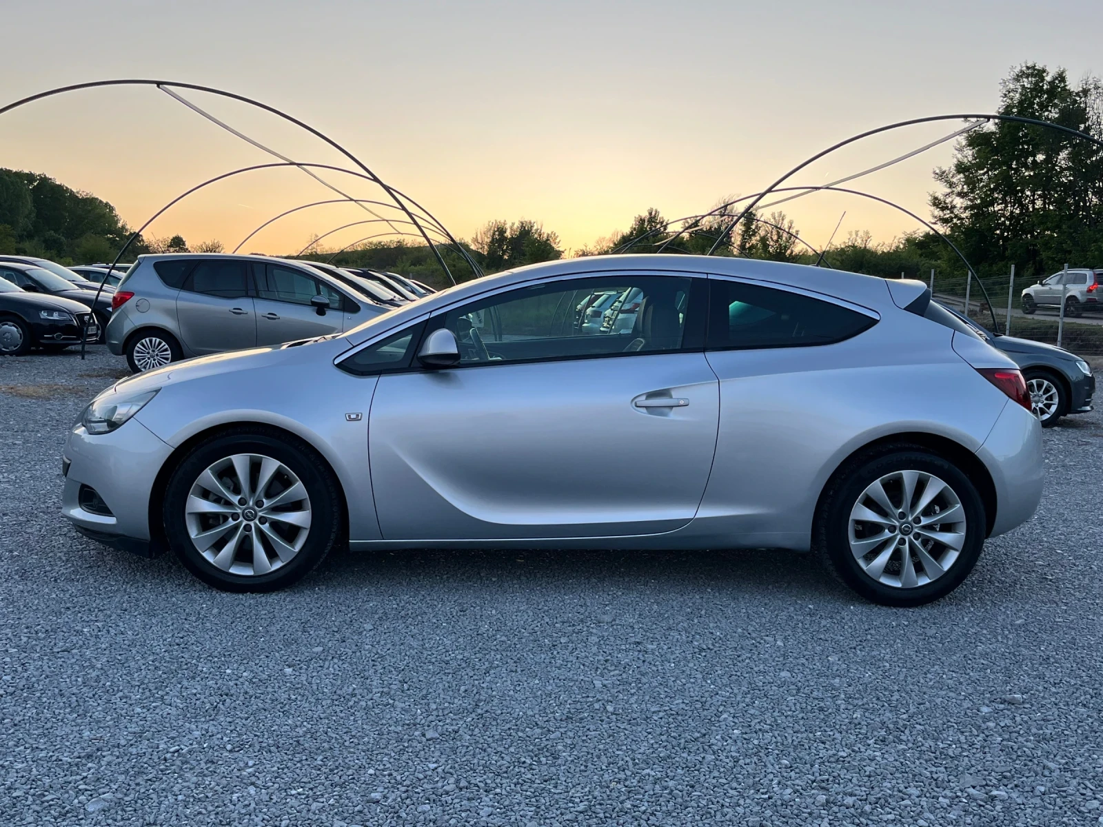 Opel Astra GTC - изображение 3