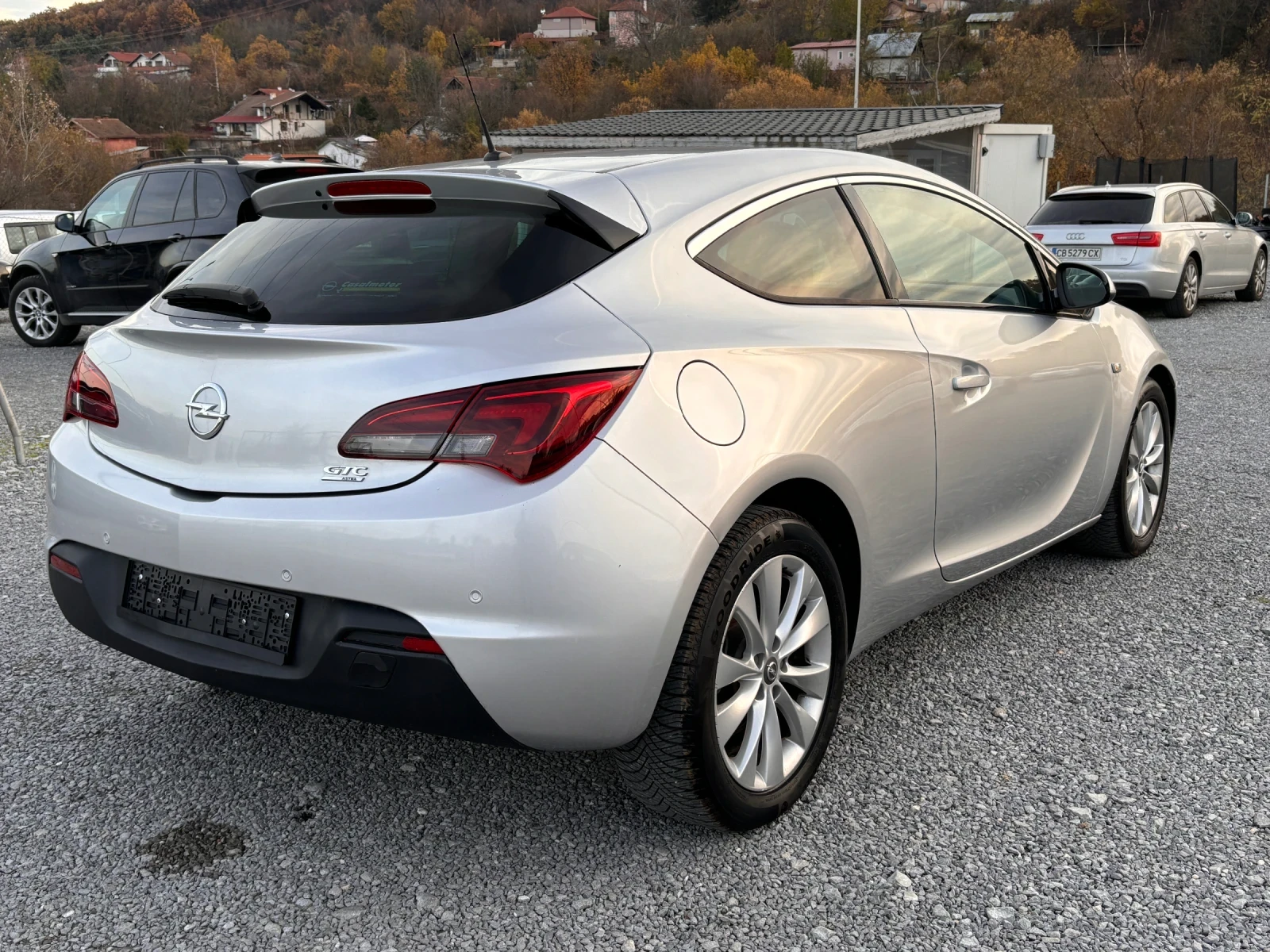 Opel Astra GTC - изображение 6