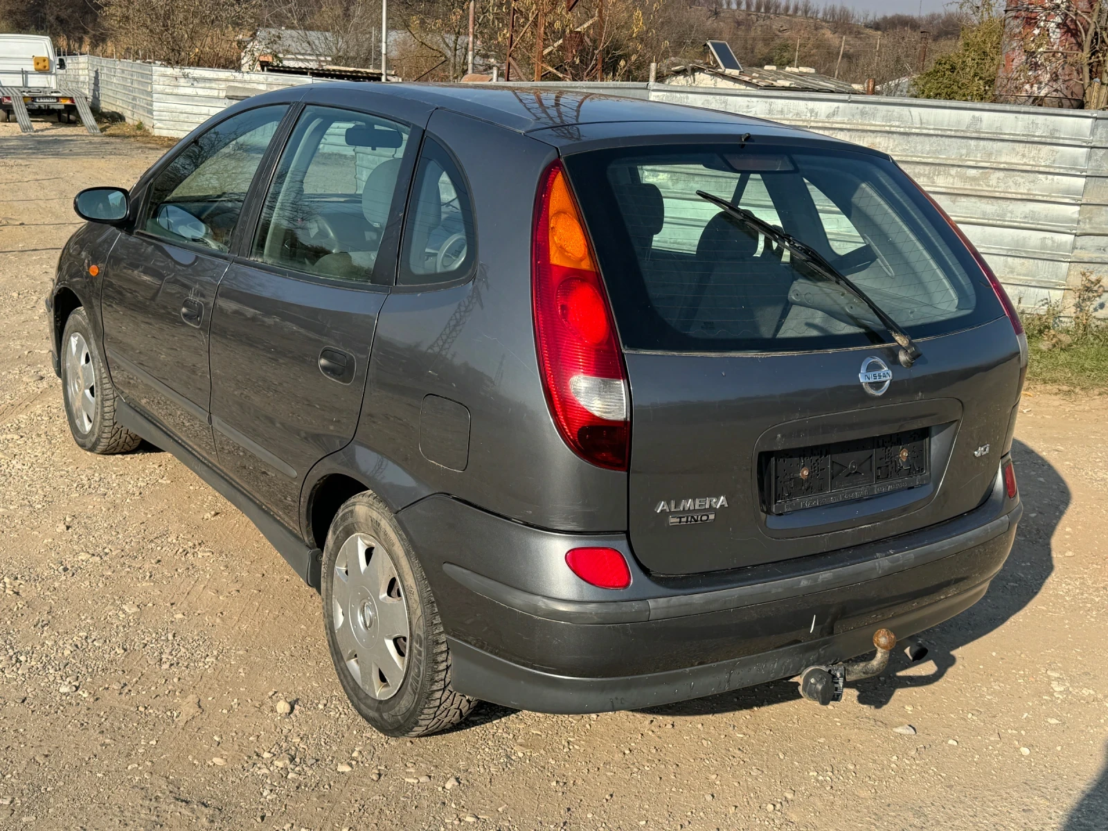 Nissan Almera tino 2.2 - изображение 3