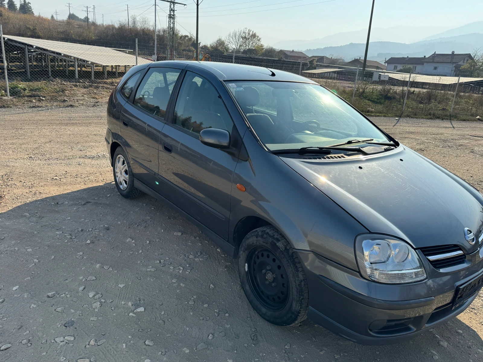 Nissan Almera tino 2.2 - изображение 4