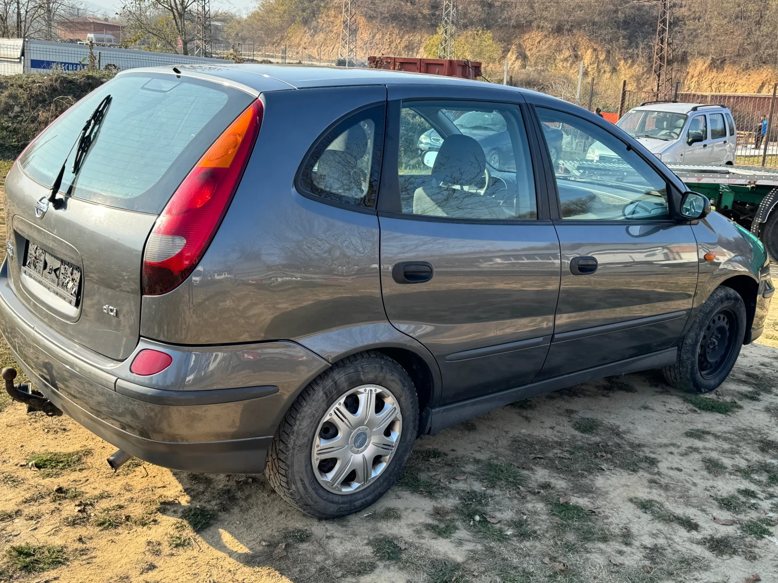 Nissan Almera tino 2.2 - изображение 9