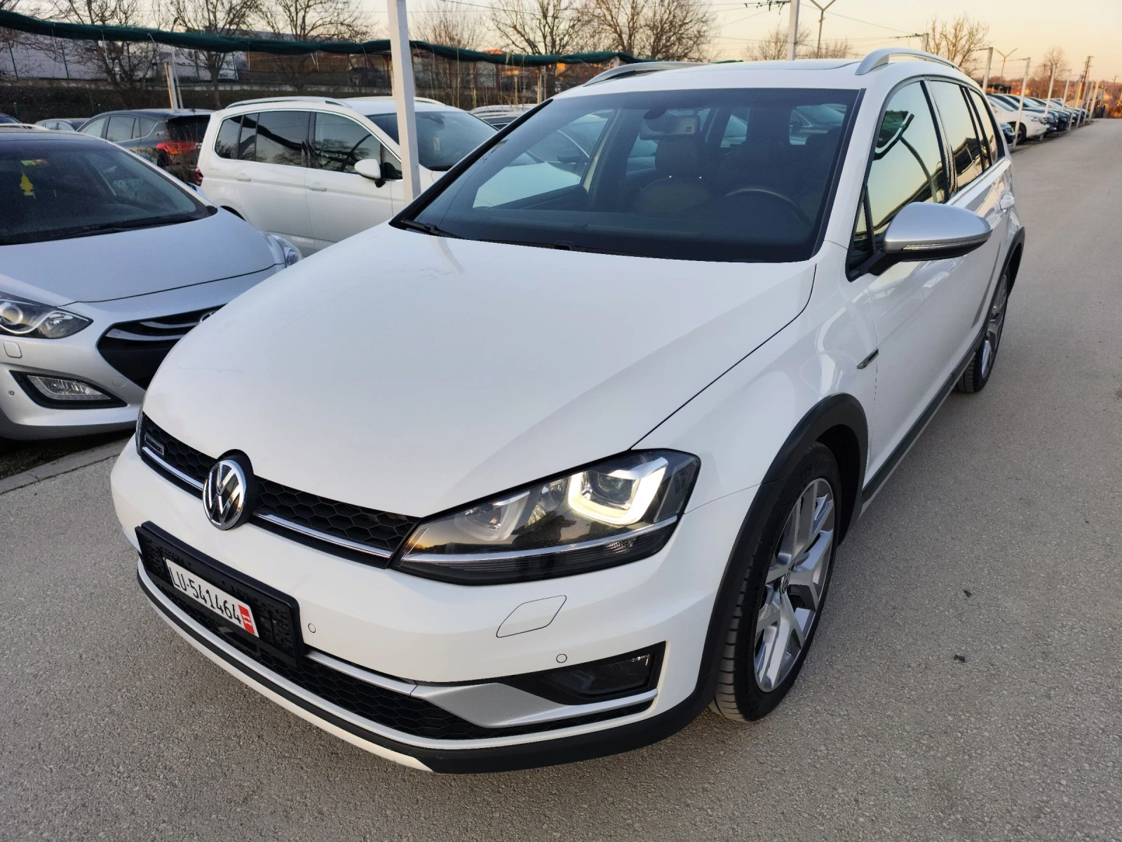 VW Golf Variant All Track 4x4 2.0 TDI Швейцария, снимка 3 - Автомобили и джипове - 53749821
