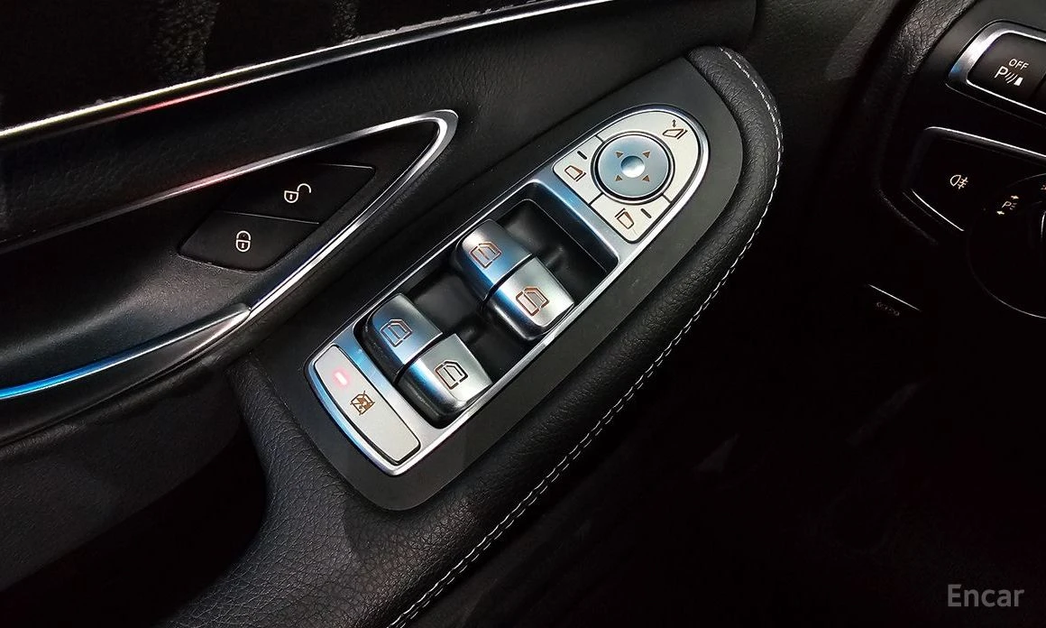 Mercedes-Benz C 200 4MATIC* AMG* LINE* BURMESTER* KEYLESS* КАМЕРИ* , снимка 13 - Автомобили и джипове - 54126553