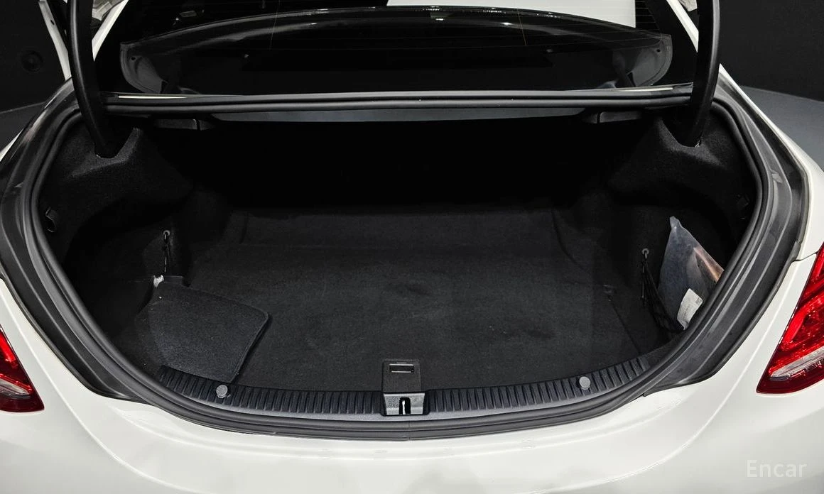 Mercedes-Benz C 200 4MATIC* AMG* LINE* BURMESTER* KEYLESS* КАМЕРИ* , снимка 15 - Автомобили и джипове - 54126553