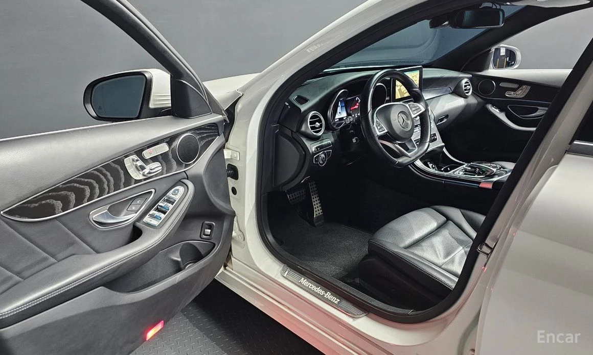 Mercedes-Benz C 200 4MATIC* AMG* LINE* BURMESTER* KEYLESS* КАМЕРИ* , снимка 7 - Автомобили и джипове - 54126553