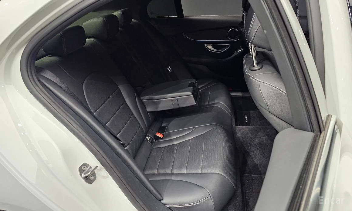 Mercedes-Benz C 200 4MATIC* AMG* LINE* BURMESTER* KEYLESS* КАМЕРИ* , снимка 9 - Автомобили и джипове - 54126553