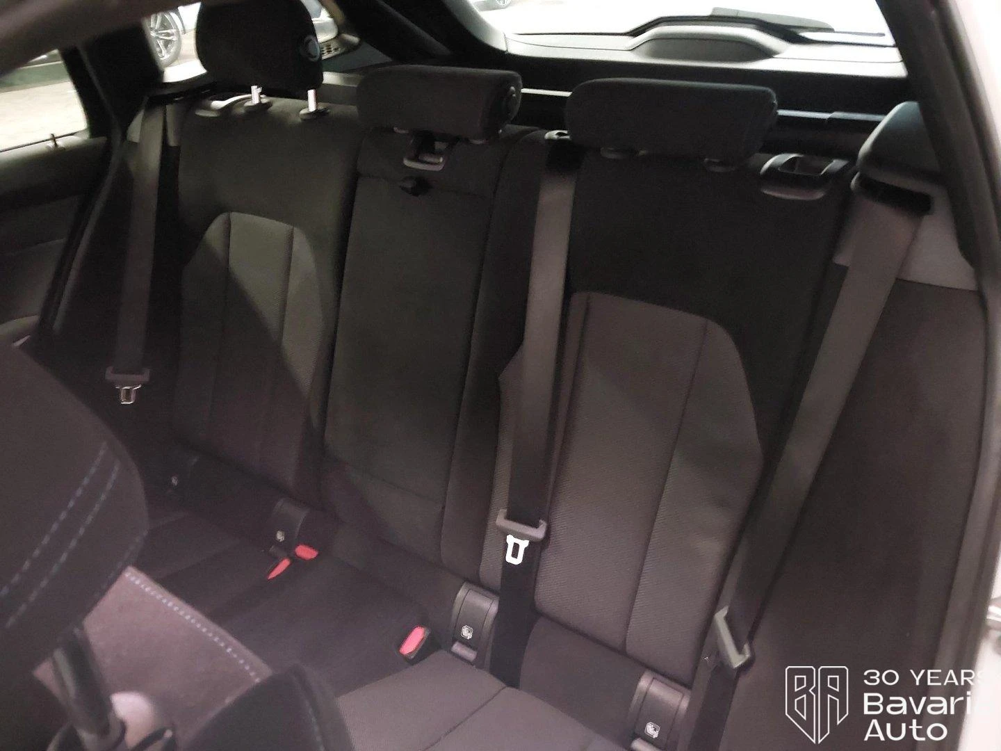 BMW 320 i Touring Sportautomatic, снимка 8 - Автомобили и джипове - 56439865