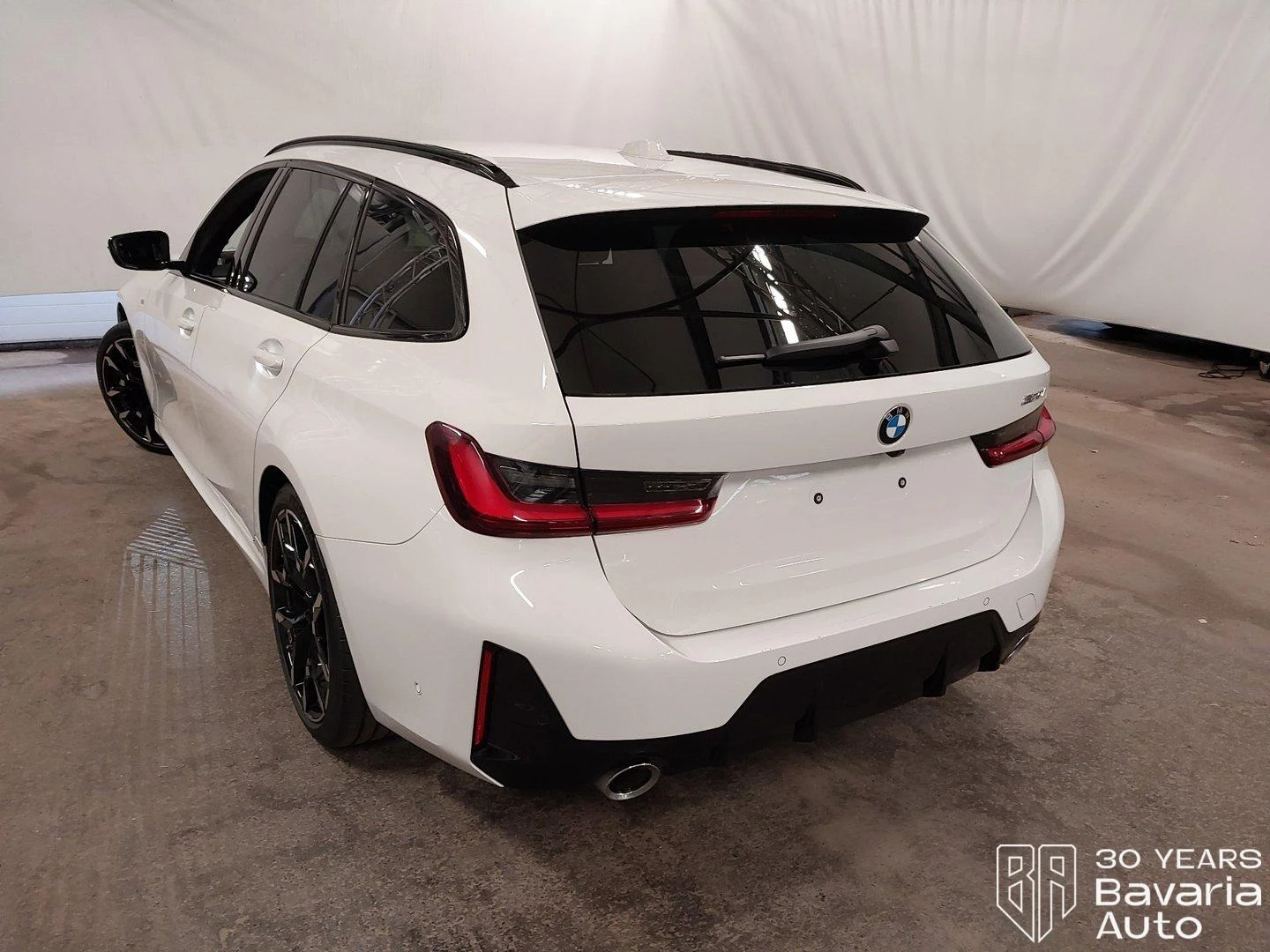BMW 320 i Touring Sportautomatic, снимка 2 - Автомобили и джипове - 56439865