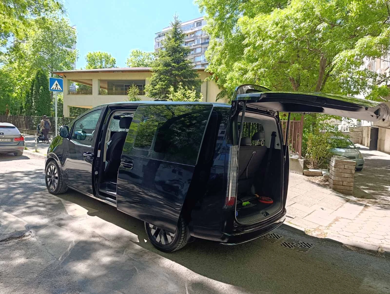 Hyundai Staria Премиум, снимка 14 - Автомобили и джипове - 56640875