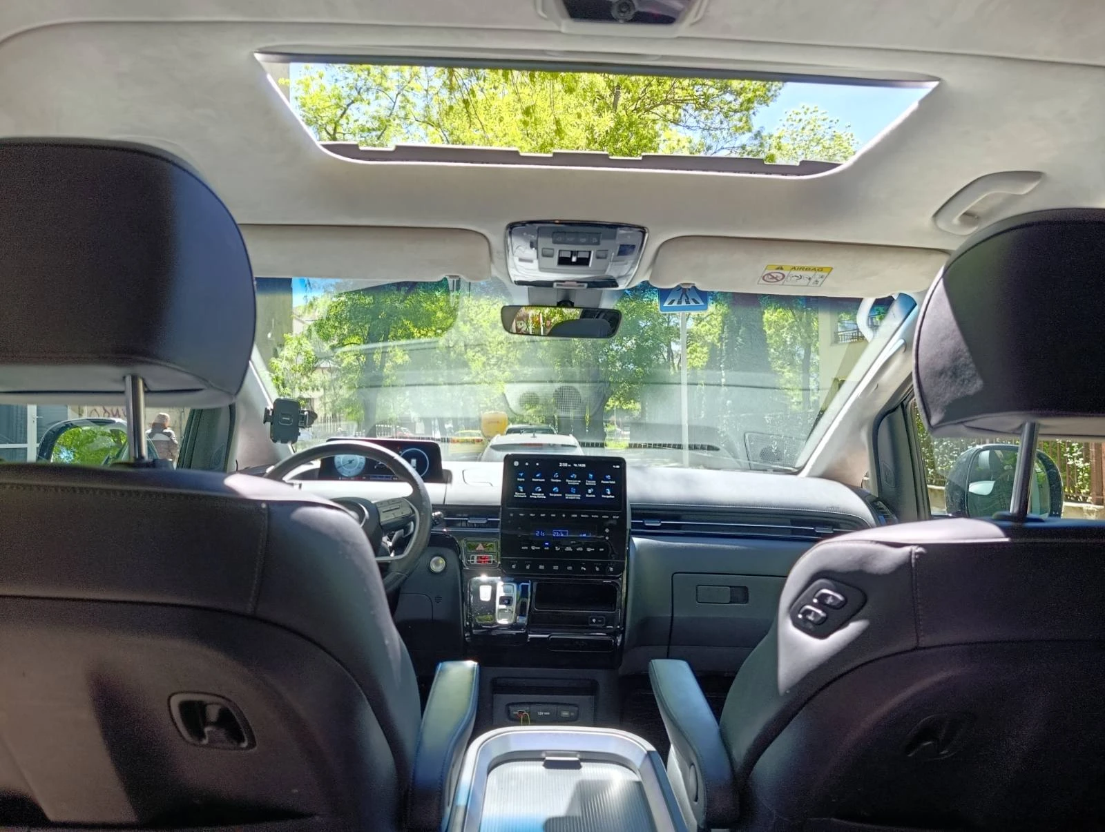 Hyundai Staria Премиум, снимка 8 - Автомобили и джипове - 56640875