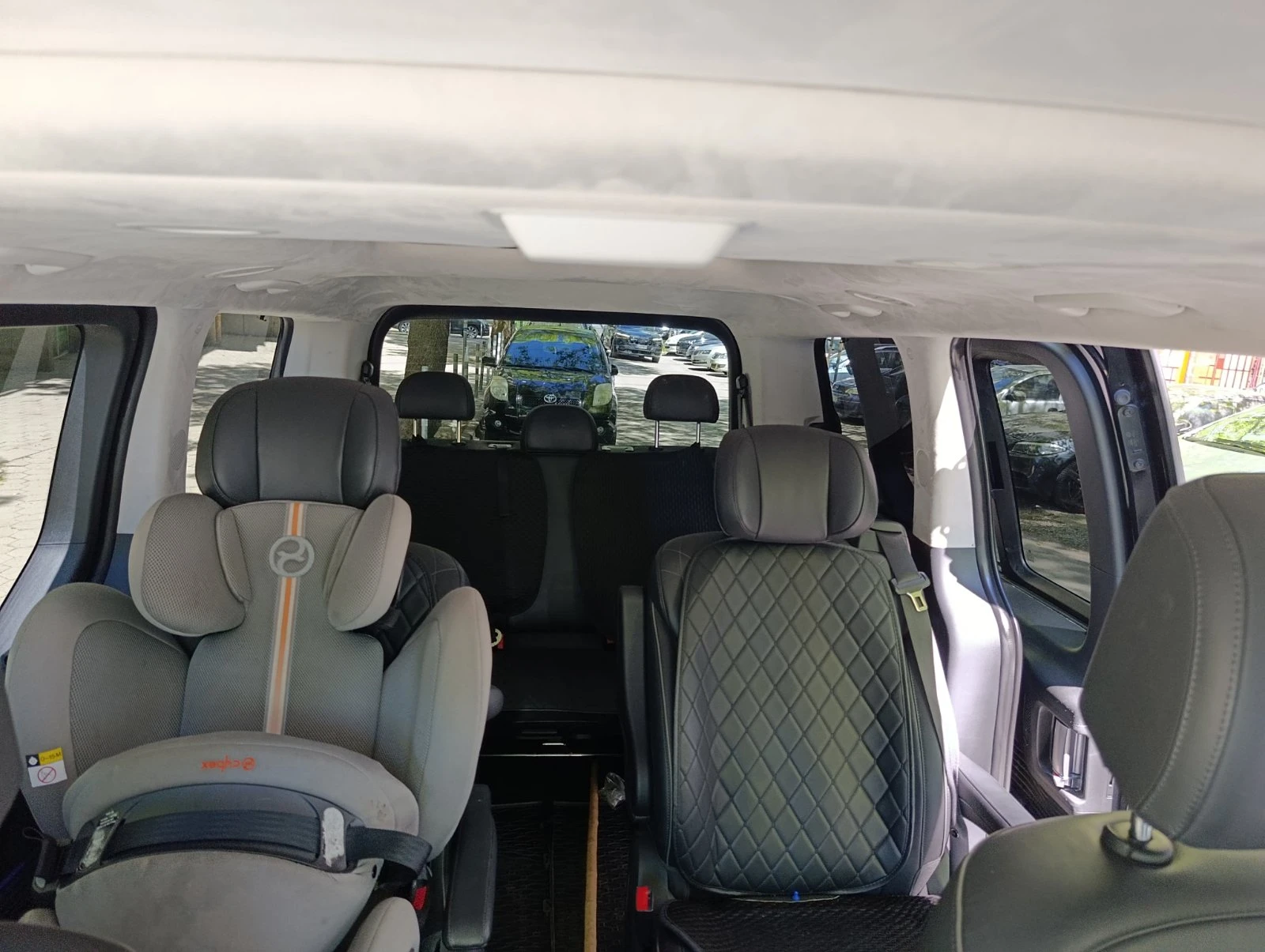 Hyundai Staria Премиум, снимка 15 - Автомобили и джипове - 56640875