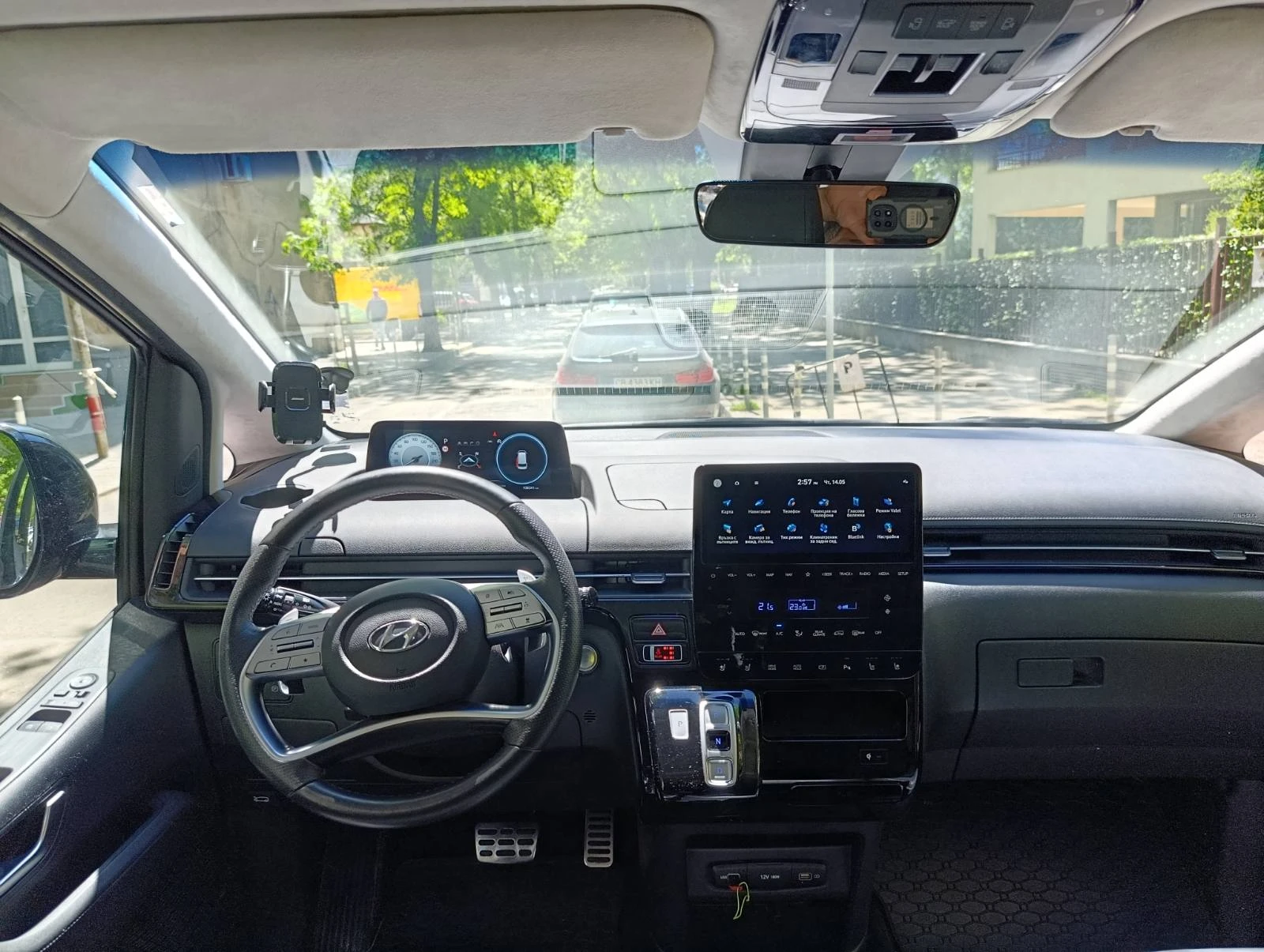 Hyundai Staria Премиум, снимка 11 - Автомобили и джипове - 56640875