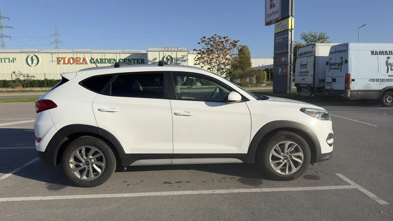 Hyundai Tucson 4х4, снимка 8 - Автомобили и джипове - 47871230