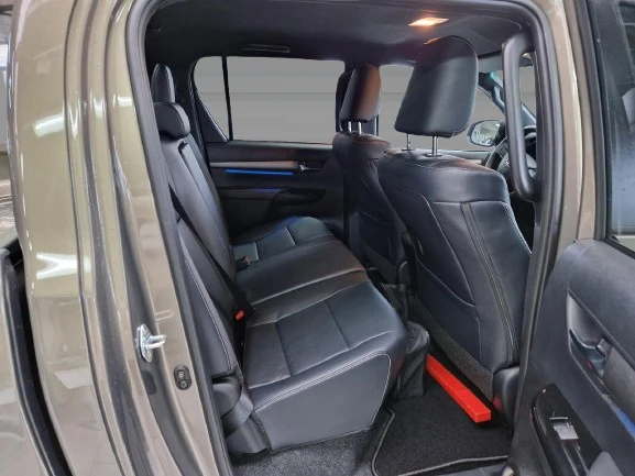 Toyota Hilux 4×4 Double Cab Invincible = NEW = Гаранция, снимка 10 - Автомобили и джипове - 52944951