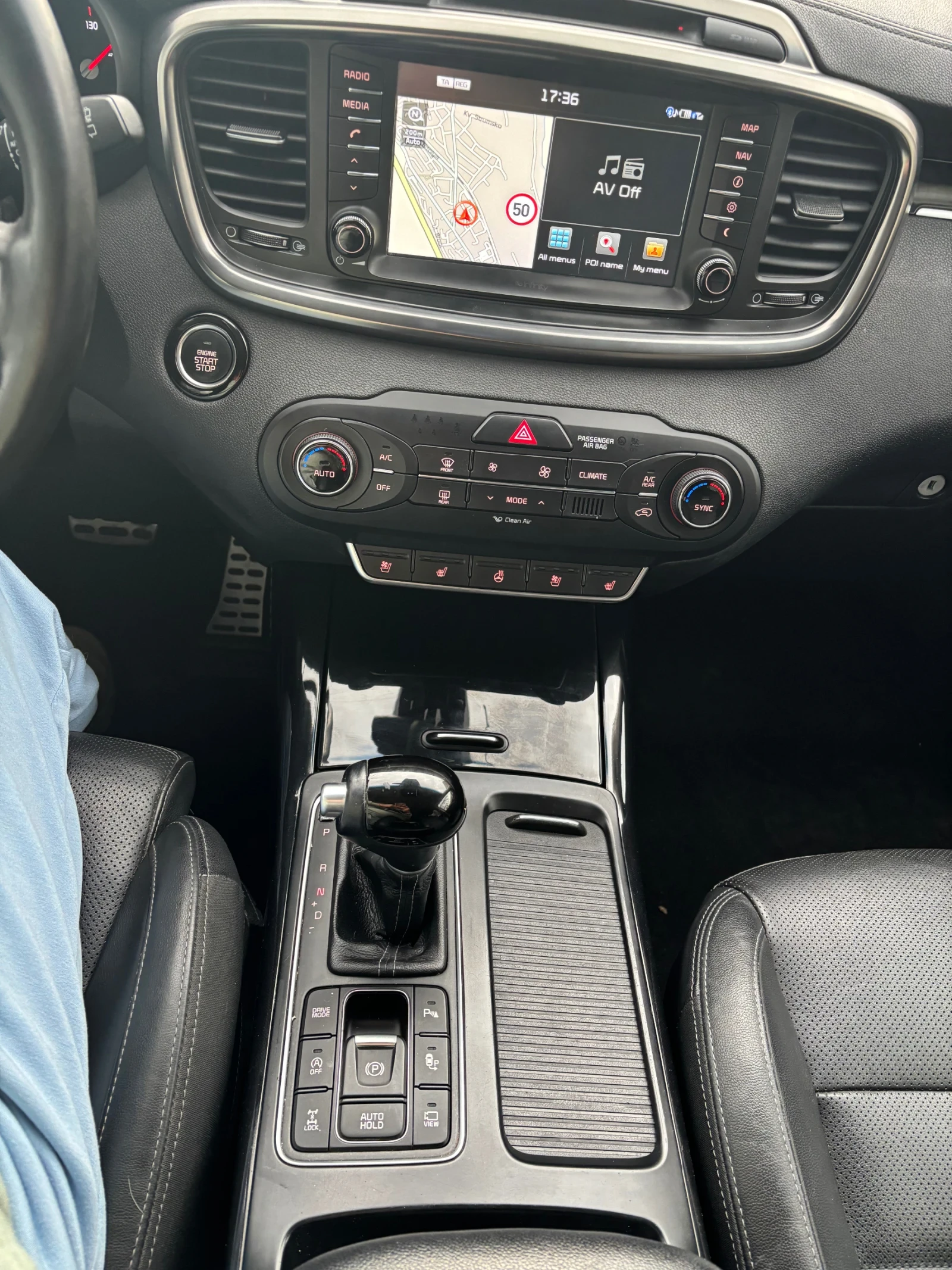 Kia Sorento 2.2 Rebel, снимка 11 - Автомобили и джипове - 53877491