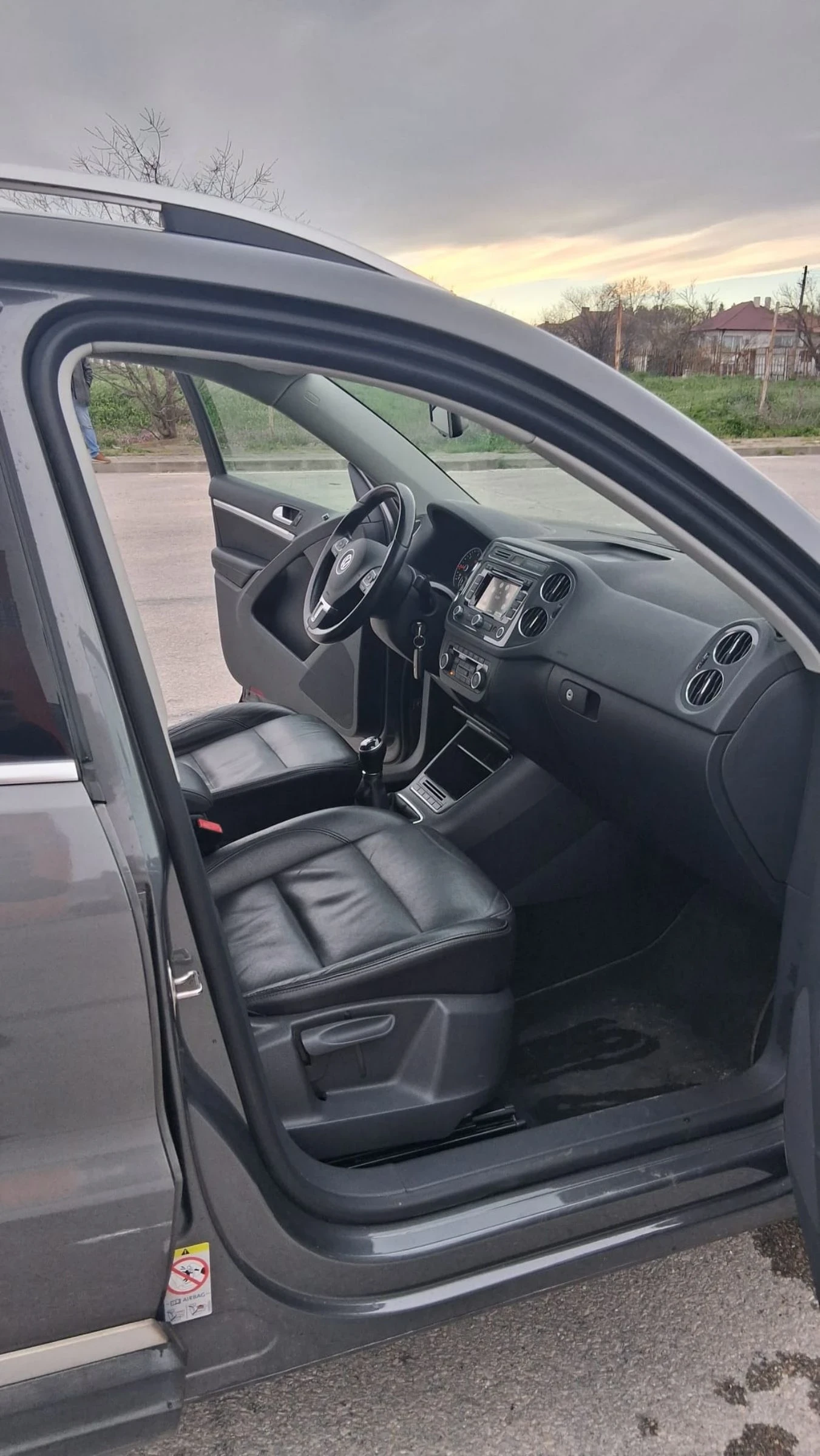 VW Tiguan Volkswagen Tiguan 2.0TDI 140konq, снимка 12 - Автомобили и джипове - 54471462